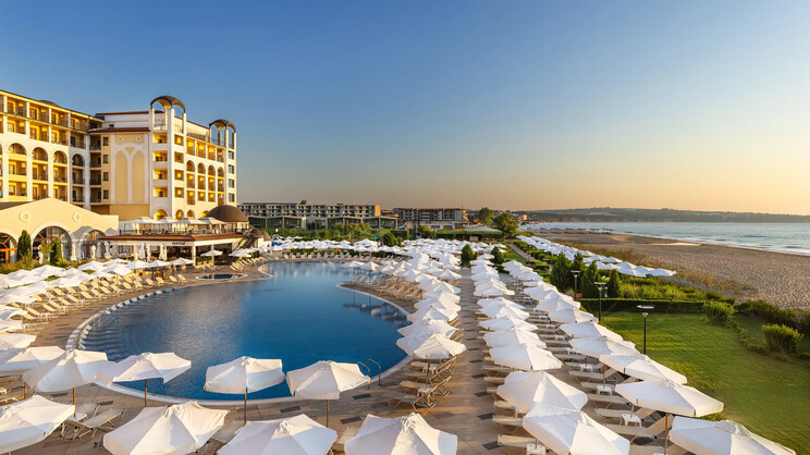 Alua Helios Bay
